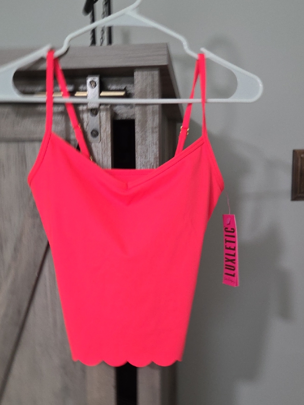 NWT Lilly Pulitzer Luxletic Cassis Scallop Bra Tank Spicy Coral XS $108